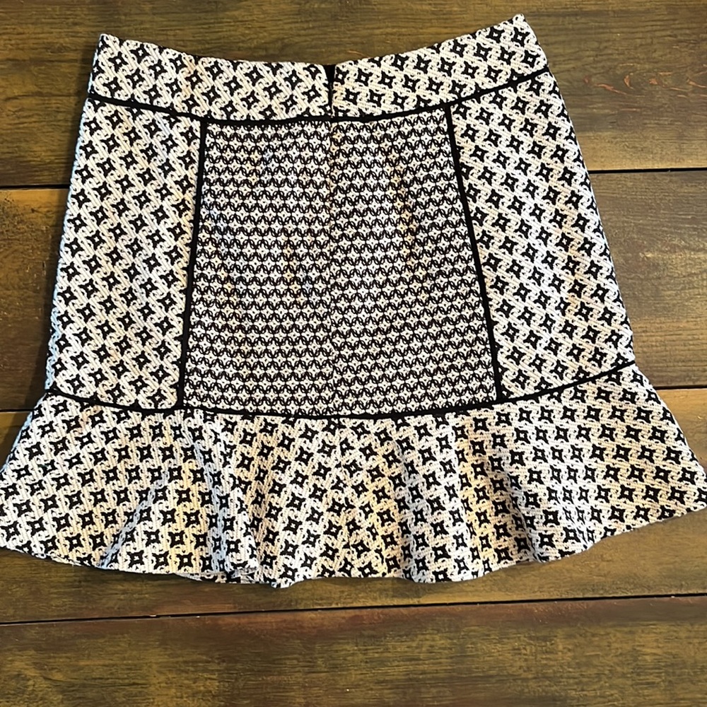 Ladies Skirt with Subtle Ruffle - Picture 3 of 4